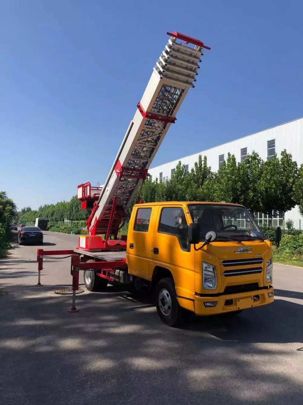 南头镇附近的云梯车出租服务：轻松解决高空作业需求