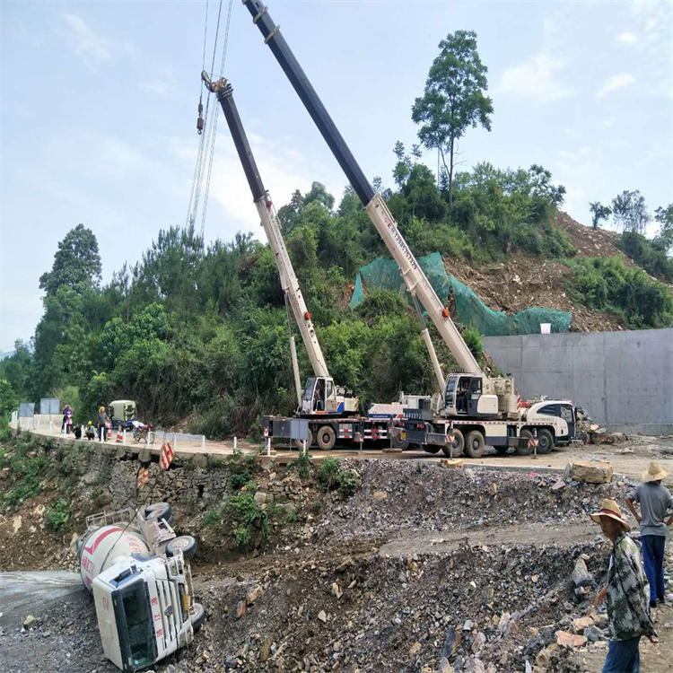 南头镇汽车掉沟里叫吊车救援要多少钱